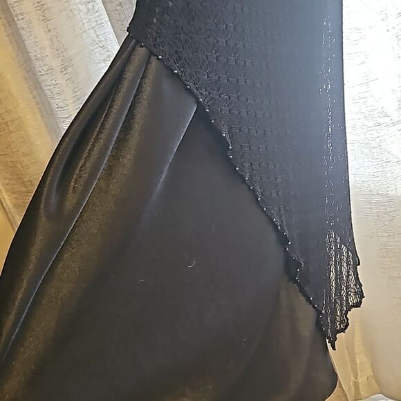 Beautiful black gown - knitted fabric over satin - Picture 5 of 8